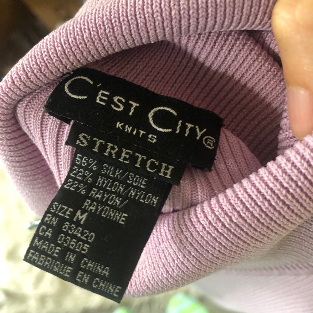 Cest City Knits Medium Has Some Pull - image 3